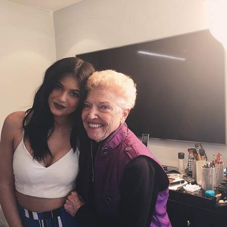 Pour rester dans les bimbos, Kylie Jenner nous a présenté sa grand-mère...