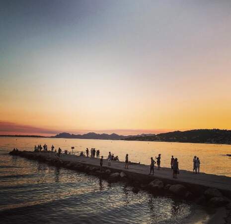 Coucher de soleil magnifique sur la Côte d'Azur : elle est dure la vie, hein ?