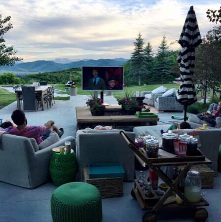 Katherine Heigl (Grey's Anatomy) se fait une petite soirée cinéma en plein air.