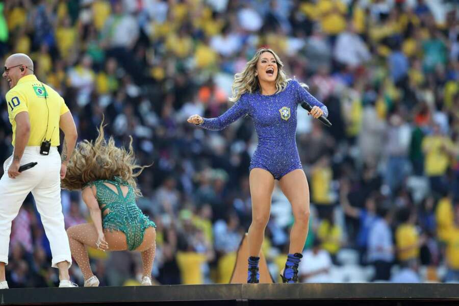 Attention, ce n'est pas J-Lo mais Claudia Leitte, la chanteuse brésilienne ! 