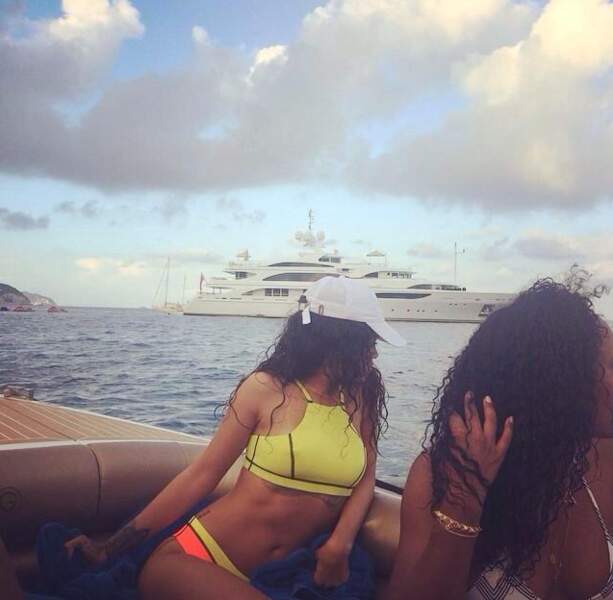 Rihanna est en vacances... et elle le fait savoir sur les réseaux sociaux ! 