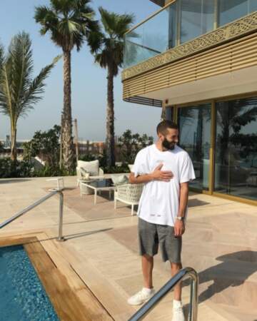 Palmiers, piscine... tout va bien pour Karim Benzema !