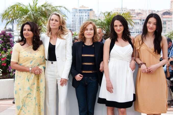 Et rebelotte en 2009, au Festival de Cannes, entourée d'Isabelle Huppert, Asia Argento et Robin Wright. 