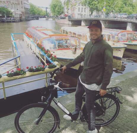 Kev Adams est en tournage à Amsterdam. 