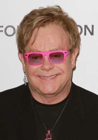 Qui veut les mêmes lunettes qu'Elton John ? Personne ? 