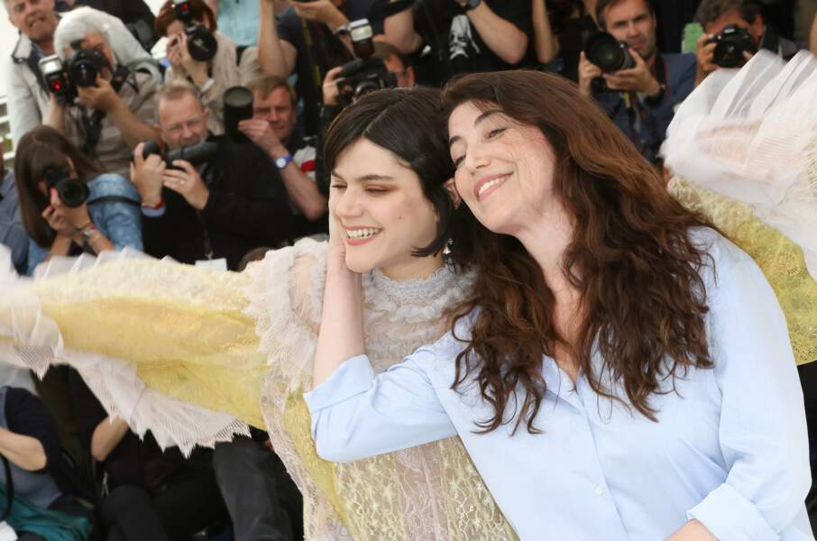 Le film est réalisé par Stéphanie Di Giusto (à droite) et est porté par la jeune Soko (à gauche)
