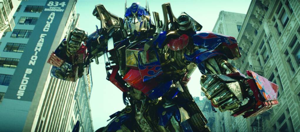 2007. Michael Bay porte sur grand écran la série de dessins animés des années 80, Transformers.
