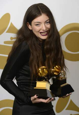 La jeune chanteuse Lorde et ses deux awards