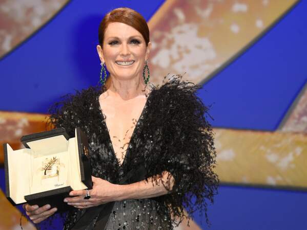 Julianne Moore présente la Palme d'Or lors de la cérémonie d'ouverture du 68ème Festival de Cannes
