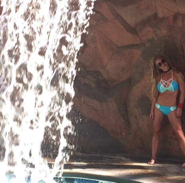 Britney Spears a trouvé une solution contre la chaleur de Las Vegas : la piscine ! 