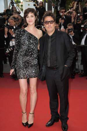 Charlotte Gainsbourg et Yvan Attal amoureux lors de la montée des marches de The Meyerowitz Stories