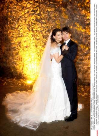 Katie Holmes a dit oui à Tom Cruise, en robe de soie Armani, au château de Bracciano (Italie) en novembre 2006