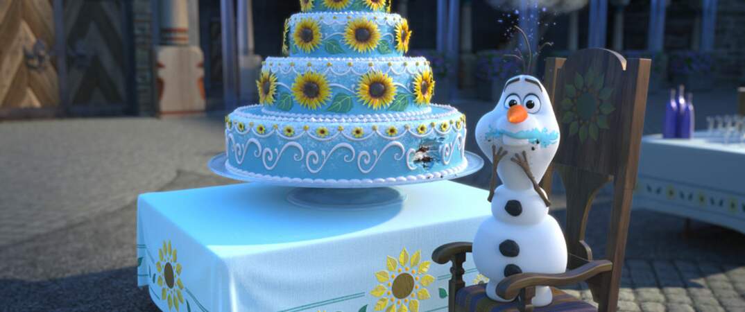 Oups, Olaf a voulu goûter le gâteau avant le début des festivités