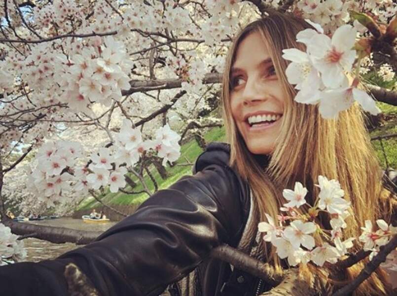 Le meilleur accessoire selon Heidi Klum : les cerisiers en fleurs du Japon. 