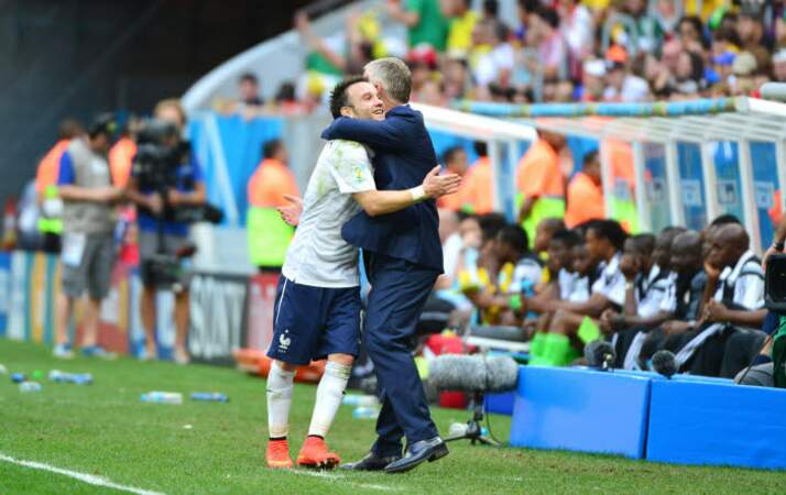 Mathieu Valbuena et Didier Deschamps au moment du coup de sifflet final
