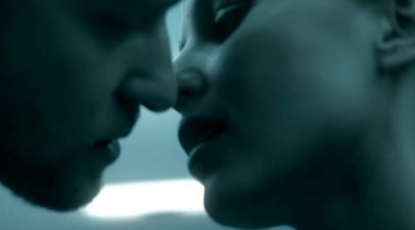 Dans SexyBack (2006), clip très hot où il séduit la belle actrice espagnole Elena Anaya (vue dans Mesrine).
