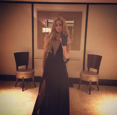 Passion selfie pour Paris Hilton