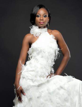 Sacrée robe blanche pour Lisa Punch, Miss Guyana