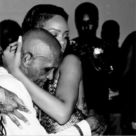 En bref : Rihanna aime les hommes mûrs (non, on plaisante, c'est son grand-père !)