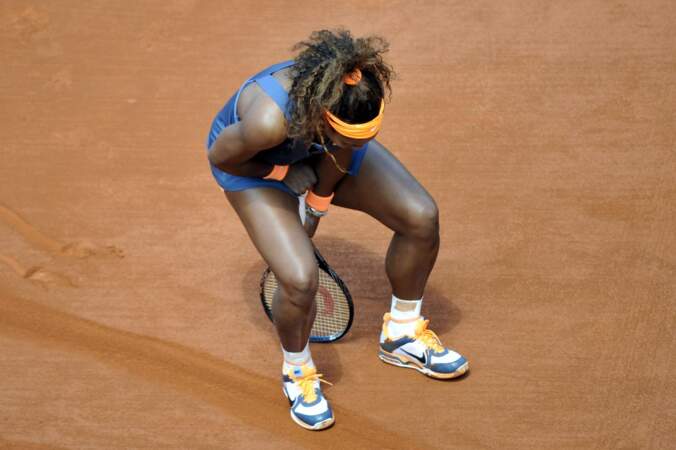 Ou alors la position étrange de Serena Williams avec sa raquette ?