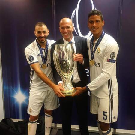 Trois footeux pour le prix d'un : Karim Benzema, Zinédine Zidane et Raphaël Varane. 