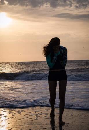 Un coucher de soleil en compagnie d'Alexandra Daddario, ça ne se refuse pas 