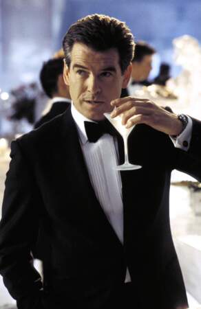 On trinque à la santé de 007 dans Meurs un autre jour !