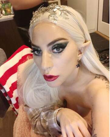 Lady Gaga s'est maquillée.