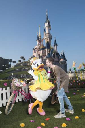 Gabriel-Kane Day-Lewis rencontre Daisy à Disneyland Paris