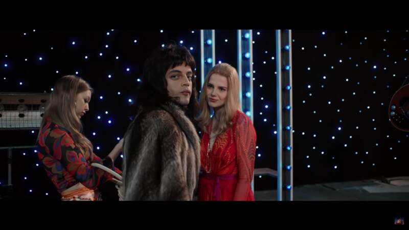 Freddie Mercury et son grand amour Mary Austin interprétée par l'actrice Lucy Boynton