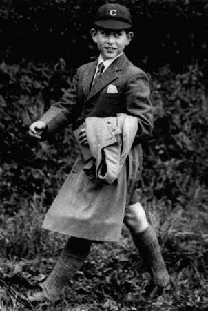 Le prince Charles (ici à l'âge de 10 ans en 1958) a été le premier héritier à aller dans une école