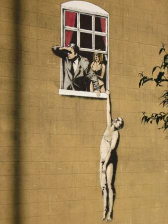 Par ces graff, parfois légers, parfois lourds de sens, Banksy souhaite surtout montrer une chose...
