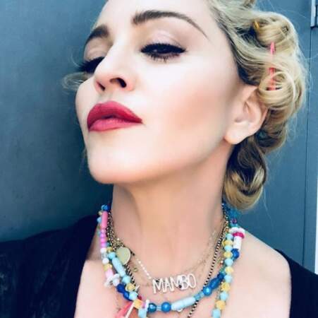 Madonna ne sait pas mettre de rouge à lèvres sans déborder. 