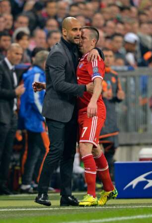 Allez, un petit câlinou entre Pep Guardiola et Franck Ribéry 