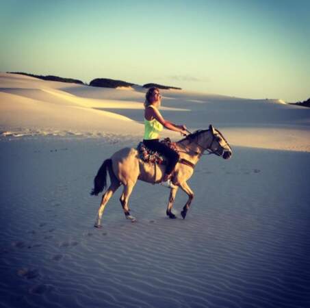 Caroline Ithurbide est perdue dans le désert brésilien... telle une cowgirl solitaire ! 