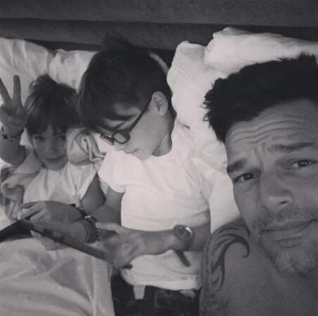 Ricky Martin nous offre un beau selfie avec ses enfants à Las Vegas. Trop mignon ! 