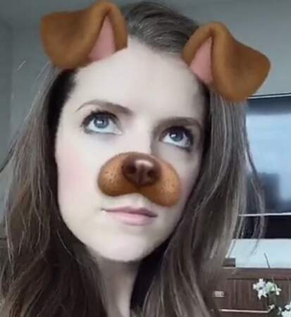 La preuve : elle aussi est fan du filtre canin de Snapchat