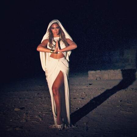 Beyoncé, elle, nous nargue avec ses tours du monde ! Egypte...