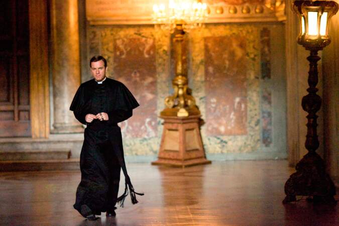 Et si les prêtres faisaient des défilés de mode (Ewan McGregor, Ange et démon).