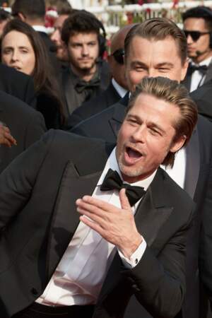 Leonardo DiCaprio photobomb Brad Pitt !