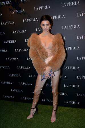 Lors de l'ouverture du showroom La Perla à Milan, Kendall Jenner ne portait presque rien 