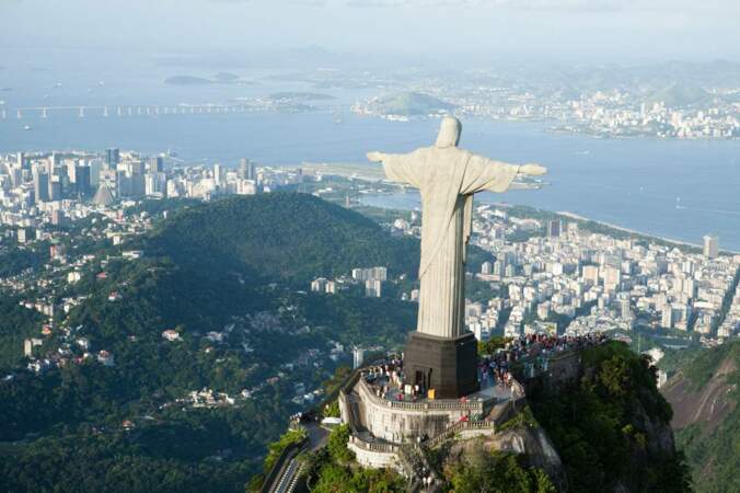Le Christ Rédempteur, la statue qui domine la ville de Rio de Janeiro au  Brésil