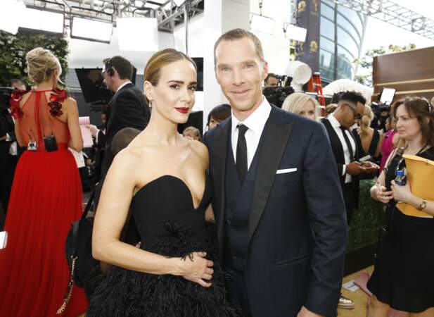 Benedict Cumberbatch a misé sur la cravate, et non sur le noeud papillon, aux côtés de la belle Sarah Paulson
