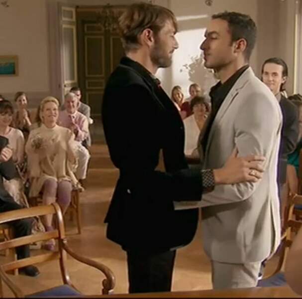 ... le mariage entre Thomas ( Laurent Kérusoré) et Gabriel (Joakim Latzko) : le premier mariage gay de la télé !