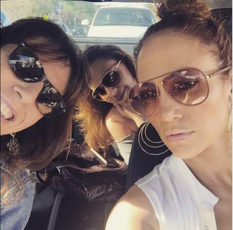 Y a-t-il un concours de lunettes bling bling entre Jennifer Lopez et ses copines ?