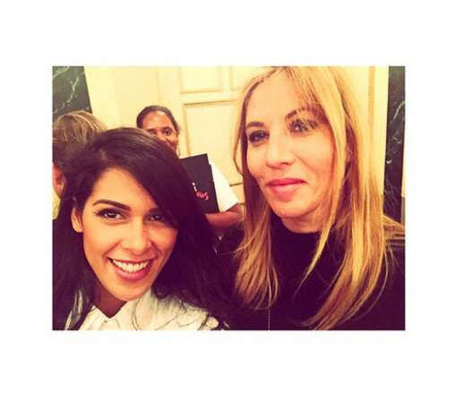 Passion selfie pour Ayem Nour avec Mathilde Seigner...