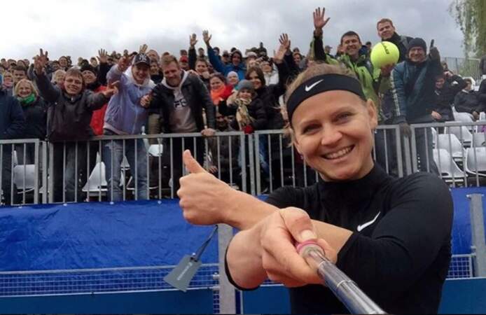 Lucie Safarova, toujours en mode "passion selfie" pour immortaliser ses victoires (ici à Prague)