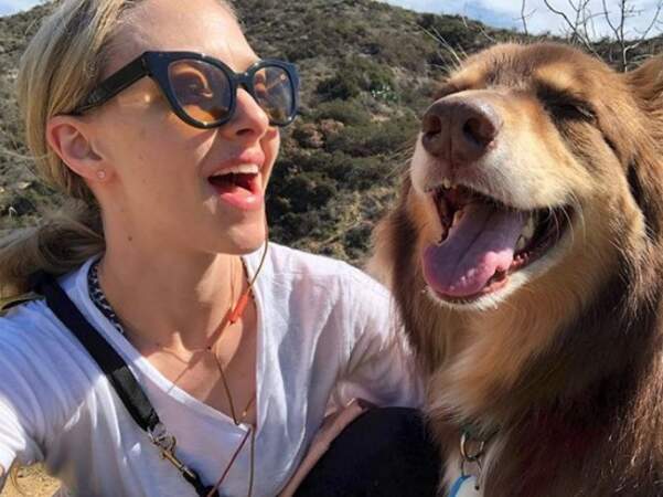 On espère que vous êtes aussi heureux aujourd'hui qu'Amanda Seyfried et son chien. 