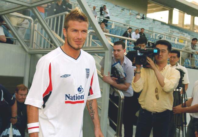 Pour la Coupe du monde au Japon et en Corée du Sud, David Beckham inaugure une coupe iroquoise aux pointes blondes