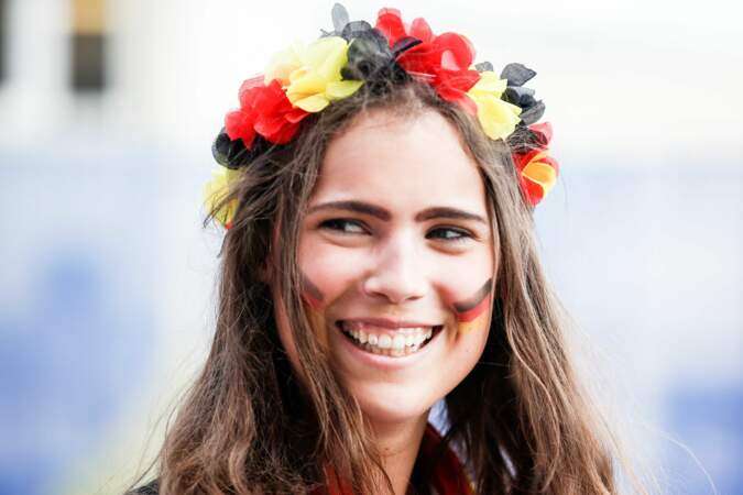 Malgré la défaite, cette supportrice allemande garde le sourire